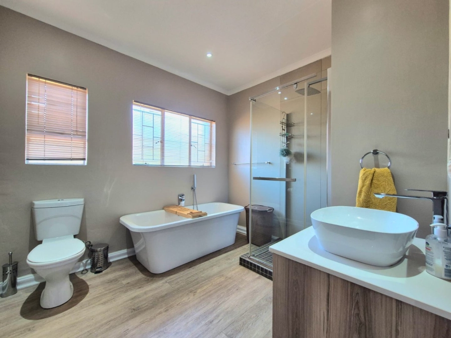 4 Bedroom Property for Sale in Eldoraigne Gauteng