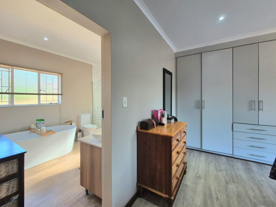 4 Bedroom Property for Sale in Eldoraigne Gauteng