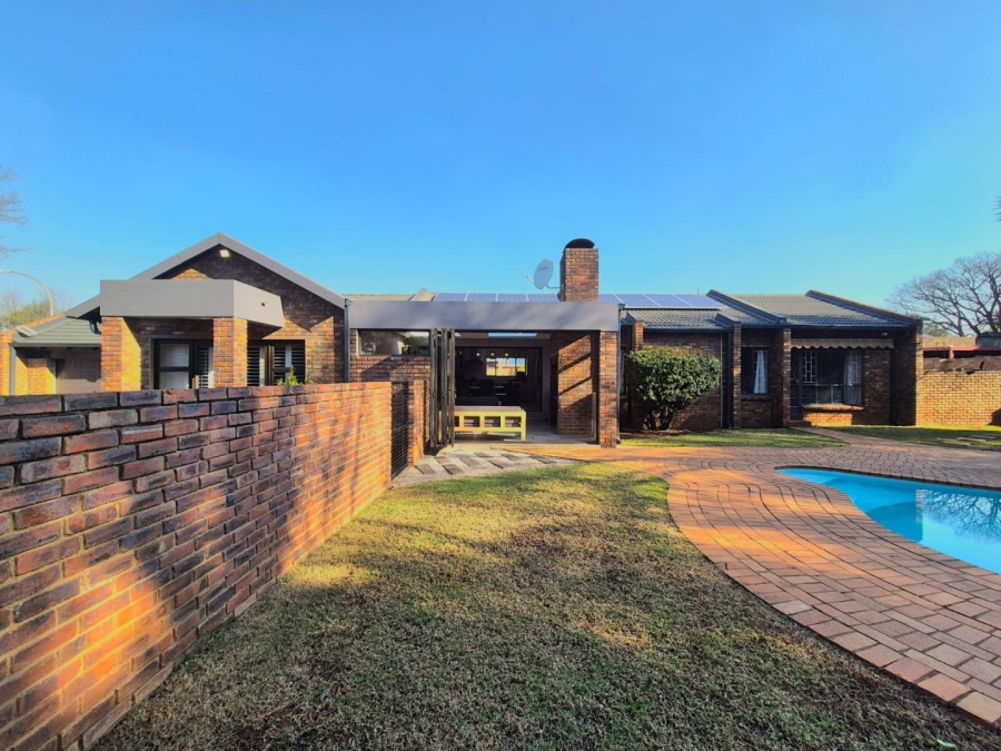 4 Bedroom Property for Sale in Eldoraigne Gauteng
