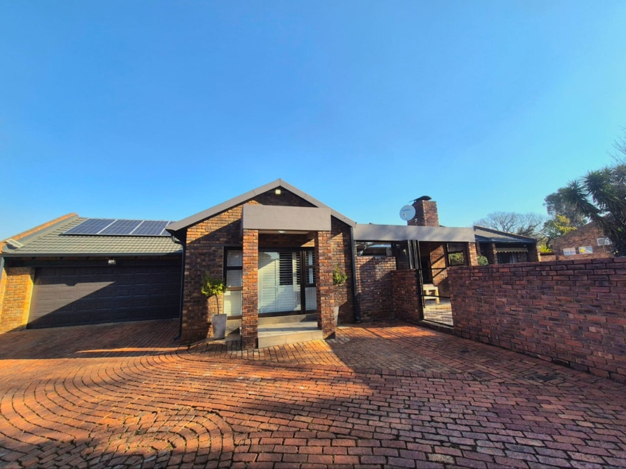 4 Bedroom Property for Sale in Eldoraigne Gauteng