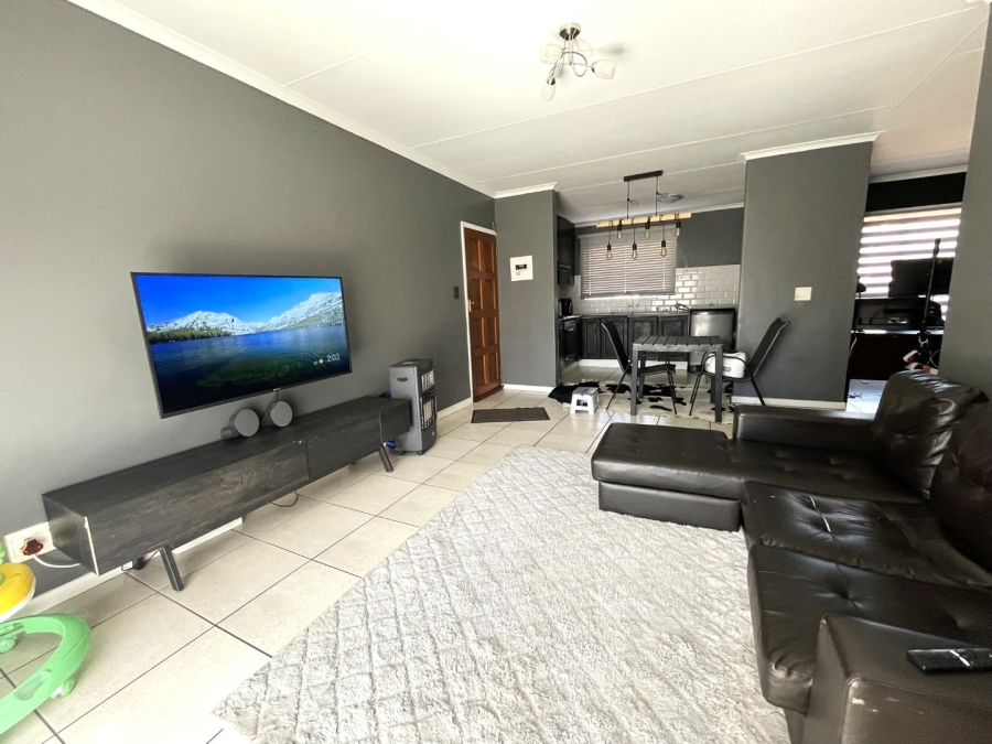 To Let 2 Bedroom Property for Rent in Die Hoewes Gauteng