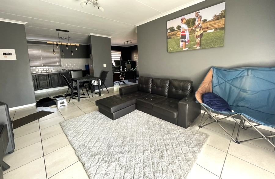 To Let 2 Bedroom Property for Rent in Die Hoewes Gauteng