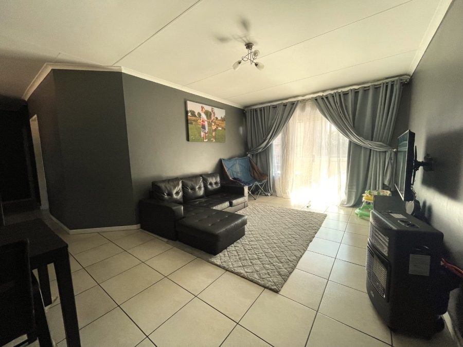 To Let 2 Bedroom Property for Rent in Die Hoewes Gauteng
