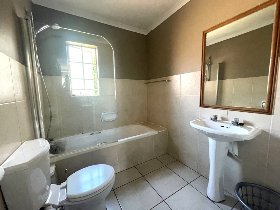 To Let 2 Bedroom Property for Rent in Die Hoewes Gauteng