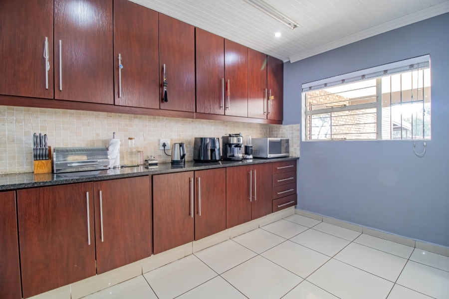 4 Bedroom Property for Sale in Bassonia Gauteng