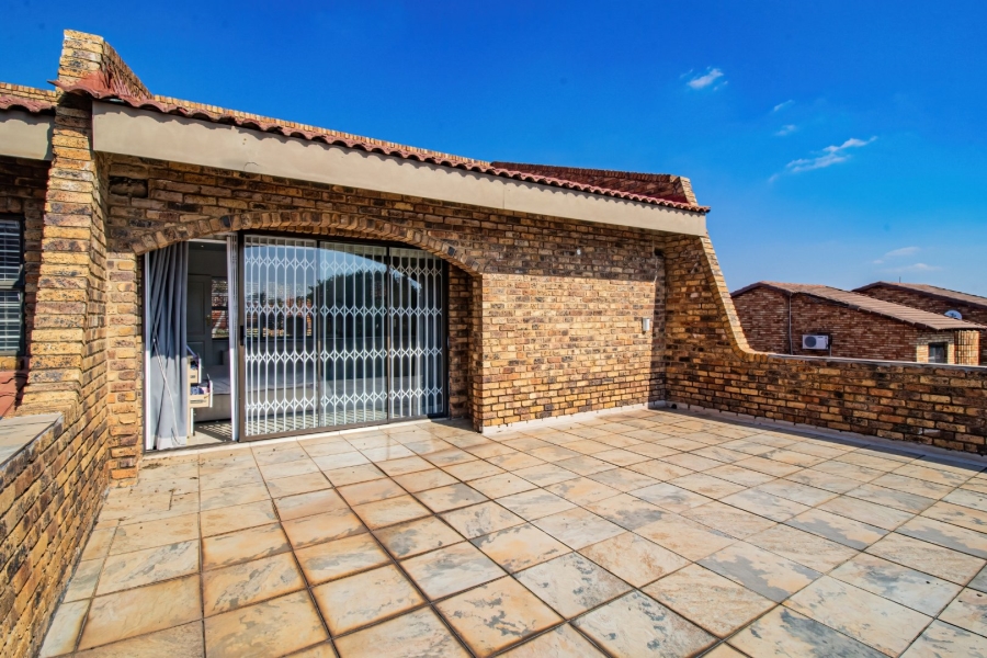 4 Bedroom Property for Sale in Bassonia Gauteng
