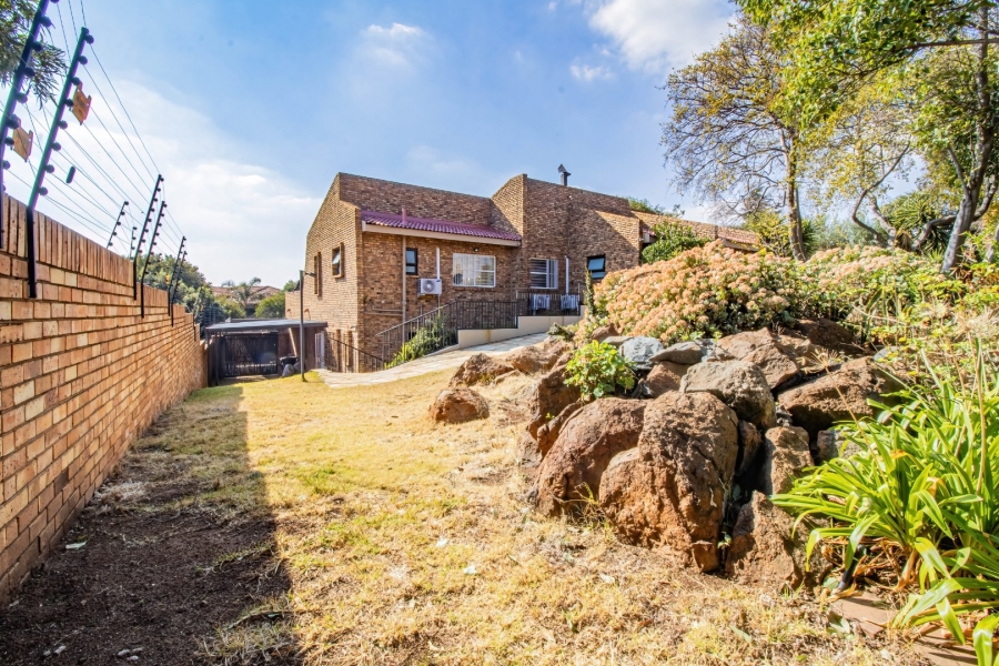 4 Bedroom Property for Sale in Bassonia Gauteng