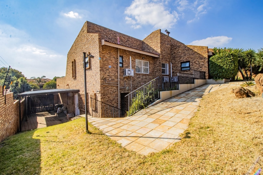 4 Bedroom Property for Sale in Bassonia Gauteng