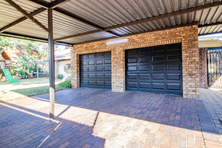 4 Bedroom Property for Sale in Bassonia Gauteng