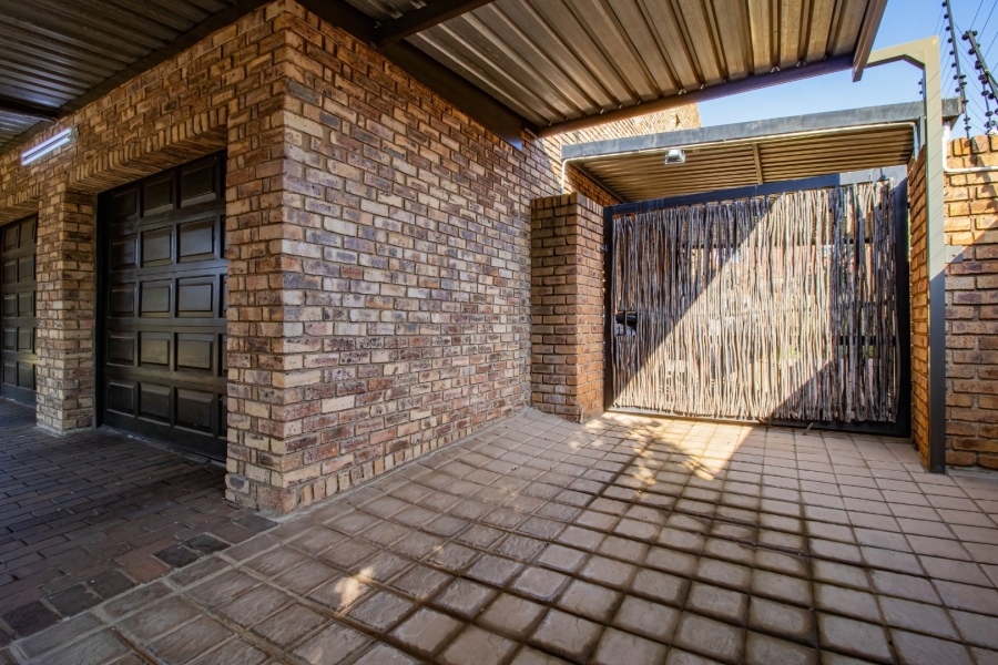 4 Bedroom Property for Sale in Bassonia Gauteng
