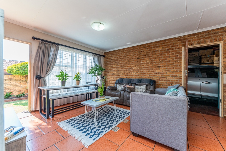 2 Bedroom Property for Sale in Noordkruin Gauteng
