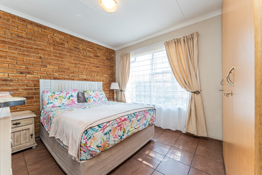 2 Bedroom Property for Sale in Noordkruin Gauteng