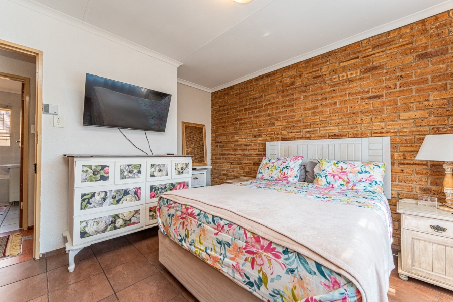 2 Bedroom Property for Sale in Noordkruin Gauteng