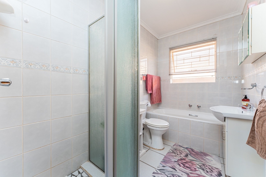 2 Bedroom Property for Sale in Noordkruin Gauteng