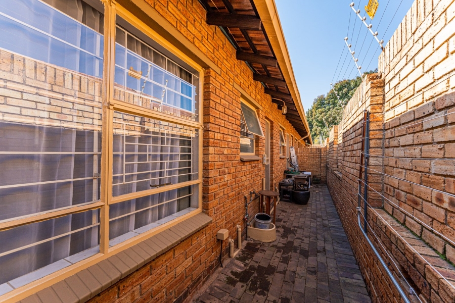 2 Bedroom Property for Sale in Noordkruin Gauteng