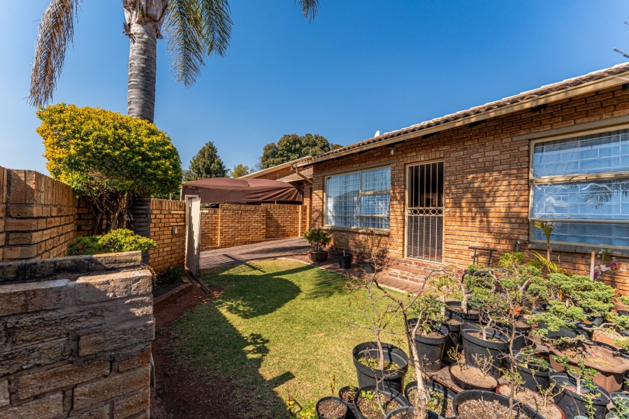 2 Bedroom Property for Sale in Noordkruin Gauteng