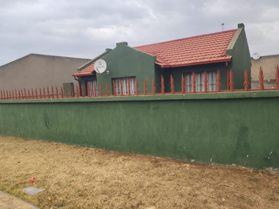 2 Bedroom Property for Sale in Zulu Section Gauteng