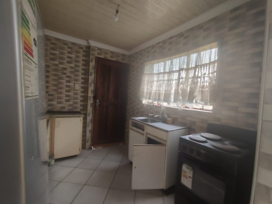 2 Bedroom Property for Sale in Zulu Section Gauteng