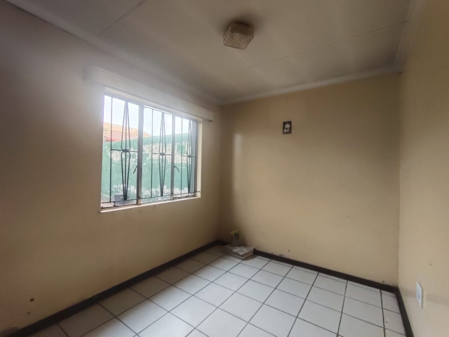 2 Bedroom Property for Sale in Zulu Section Gauteng