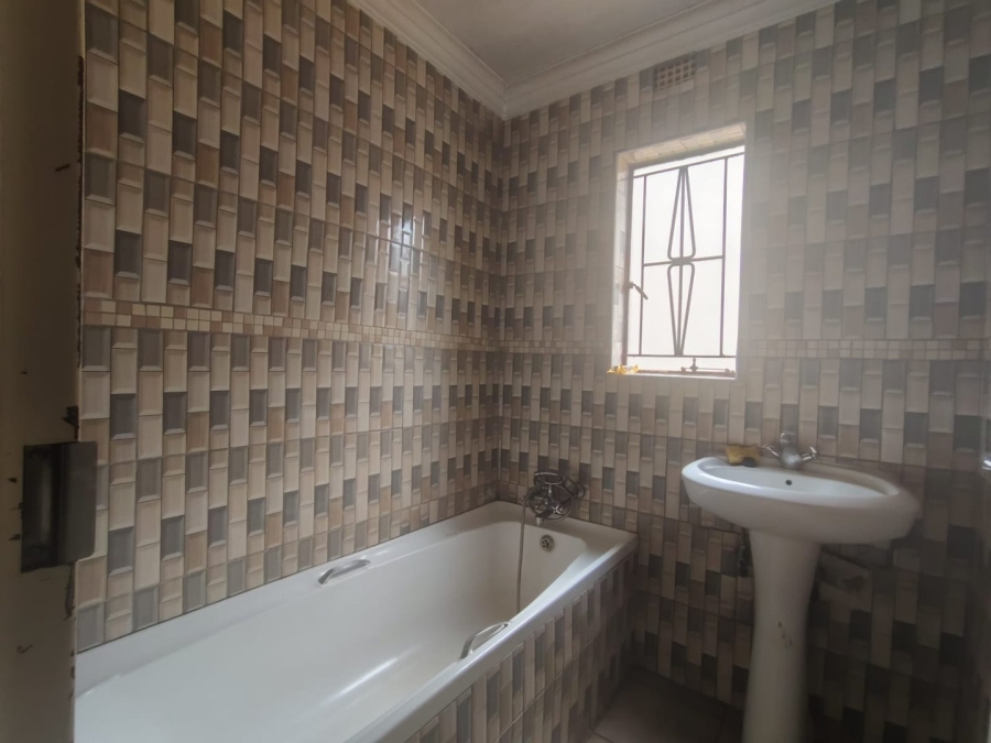 2 Bedroom Property for Sale in Zulu Section Gauteng