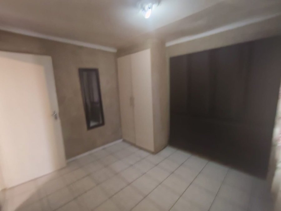 2 Bedroom Property for Sale in Zulu Section Gauteng