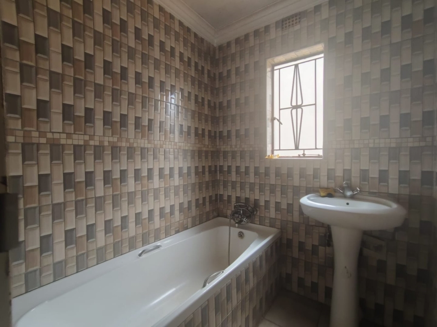 2 Bedroom Property for Sale in Zulu Section Gauteng