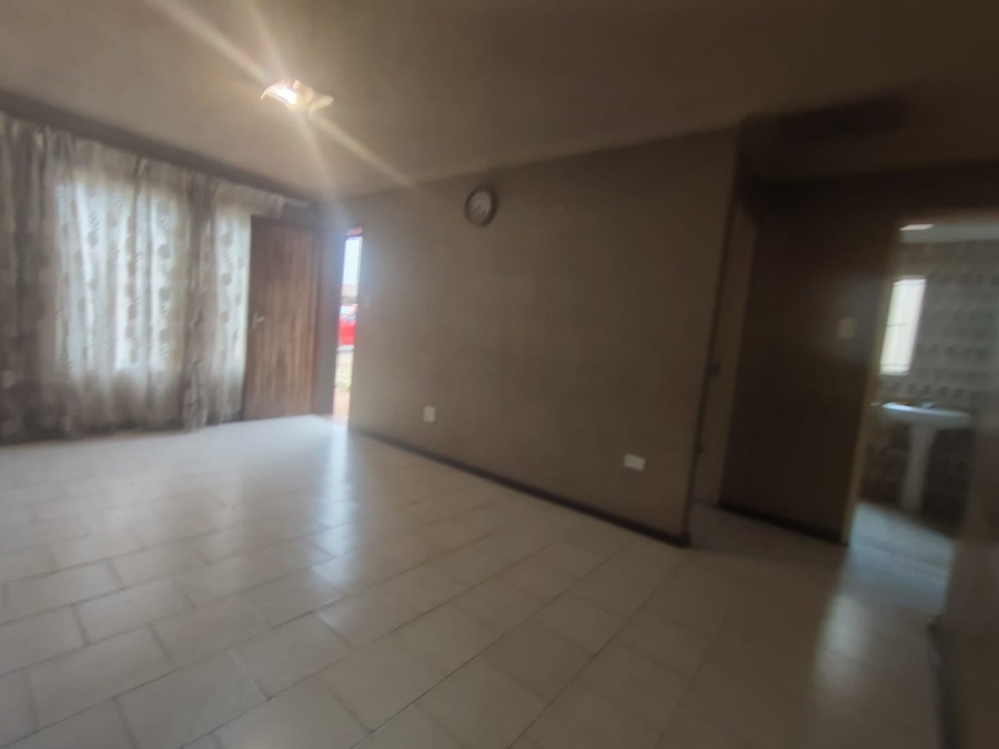 2 Bedroom Property for Sale in Zulu Section Gauteng