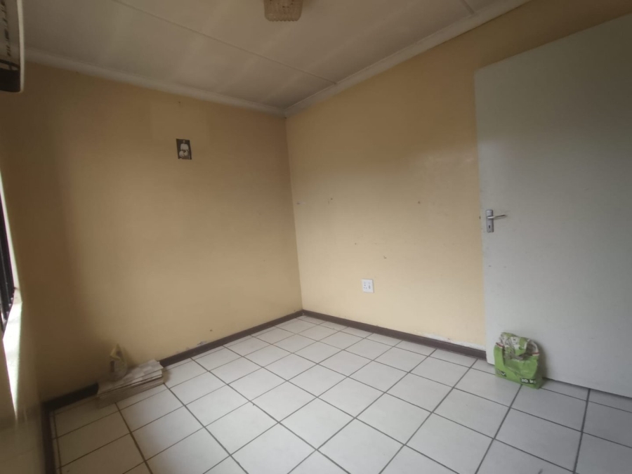 2 Bedroom Property for Sale in Zulu Section Gauteng