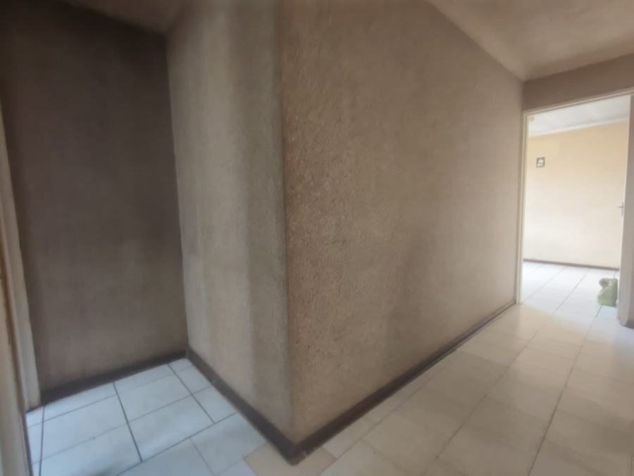 2 Bedroom Property for Sale in Zulu Section Gauteng