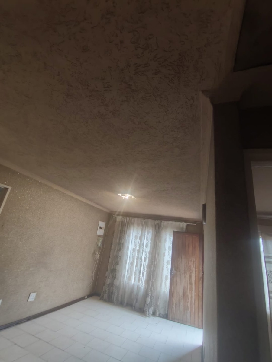 2 Bedroom Property for Sale in Zulu Section Gauteng