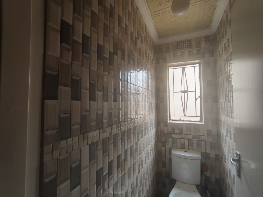 2 Bedroom Property for Sale in Zulu Section Gauteng