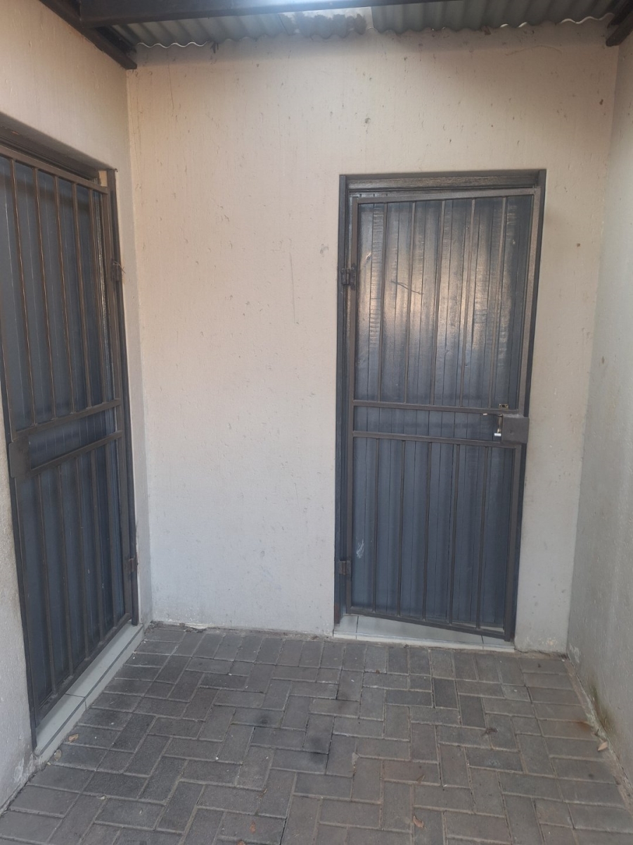 To Let 2 Bedroom Property for Rent in Noordwyk Gauteng
