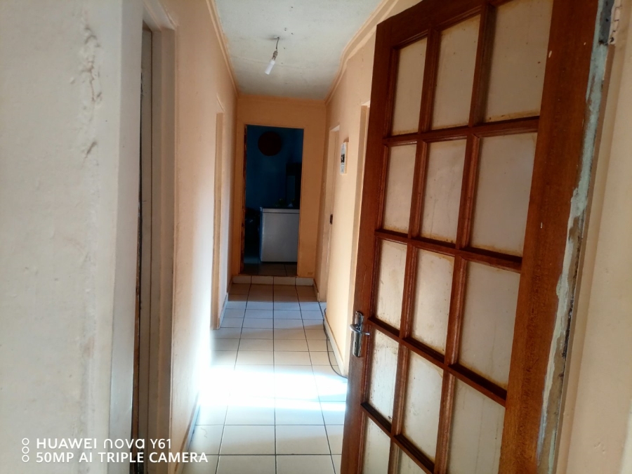 4 Bedroom Property for Sale in Rondebult Gauteng