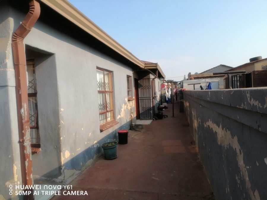 4 Bedroom Property for Sale in Rondebult Gauteng