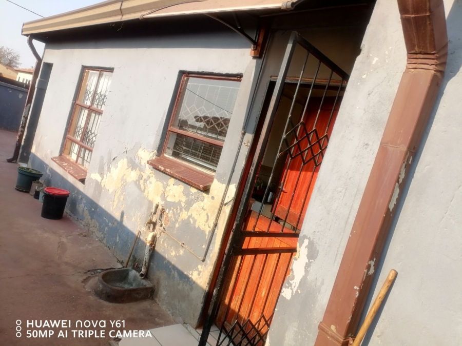 4 Bedroom Property for Sale in Rondebult Gauteng
