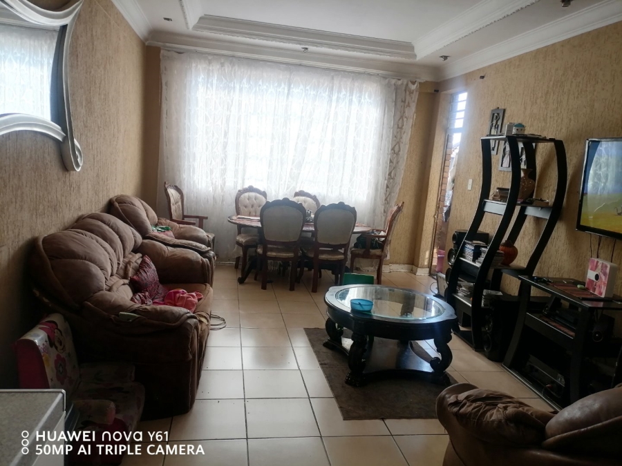 2 Bedroom Property for Sale in Troyeville Gauteng