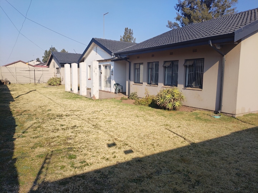 3 Bedroom Property for Sale in East Geduld Gauteng