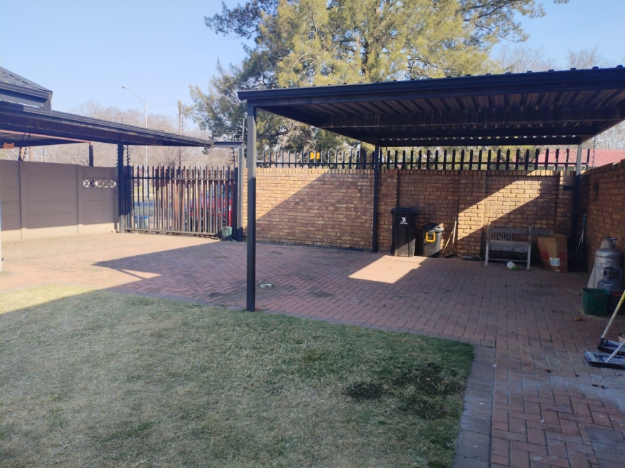 3 Bedroom Property for Sale in East Geduld Gauteng