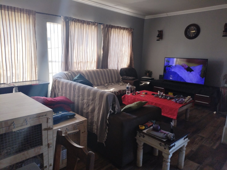 3 Bedroom Property for Sale in East Geduld Gauteng