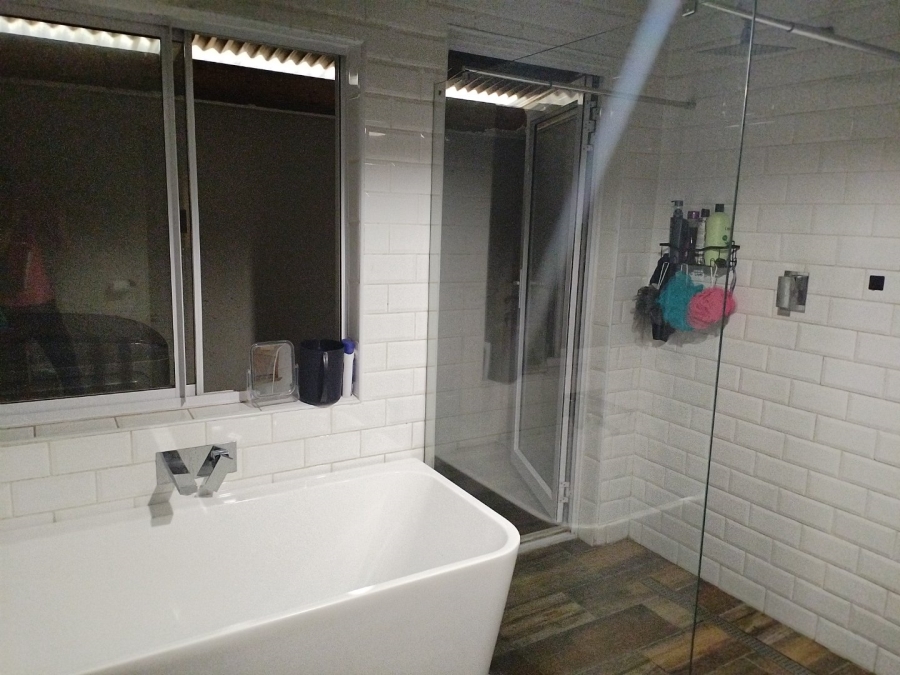 3 Bedroom Property for Sale in East Geduld Gauteng