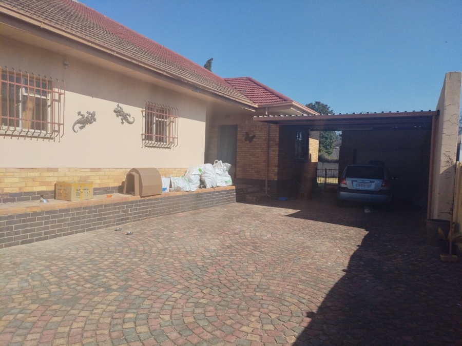 4 Bedroom Property for Sale in Selcourt Gauteng