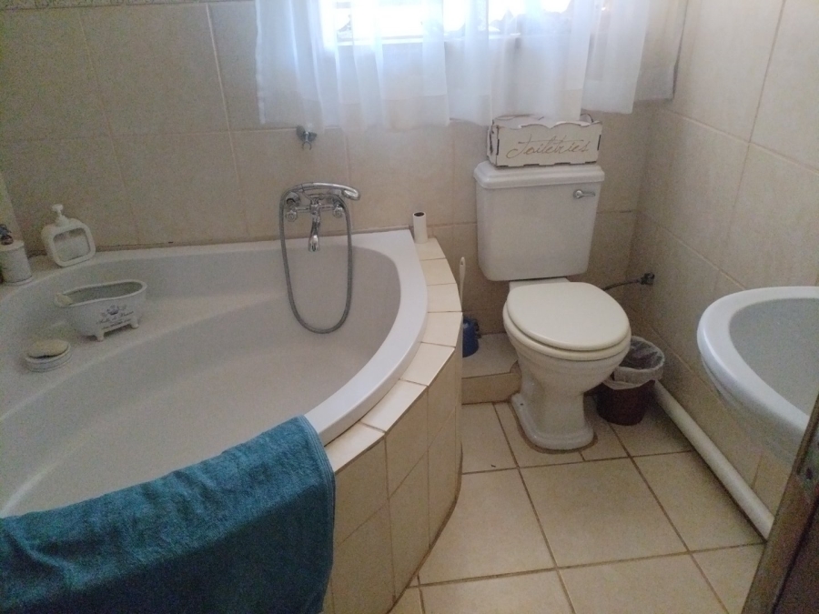 4 Bedroom Property for Sale in Selcourt Gauteng