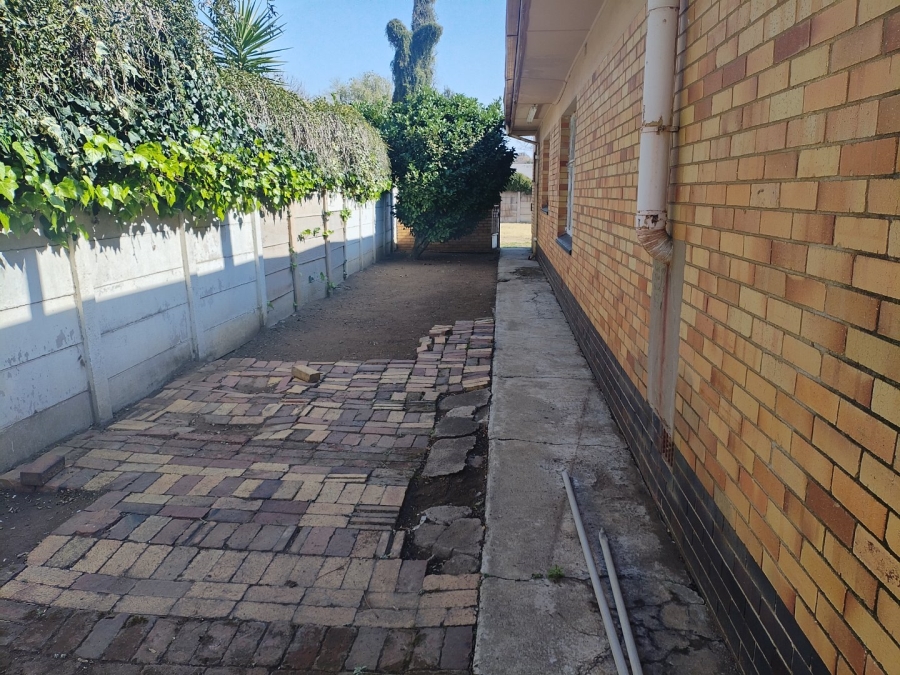 4 Bedroom Property for Sale in Selcourt Gauteng