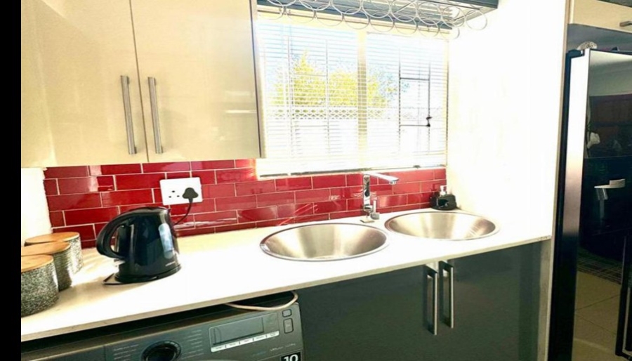 2 Bedroom Property for Sale in Elandspoort Gauteng