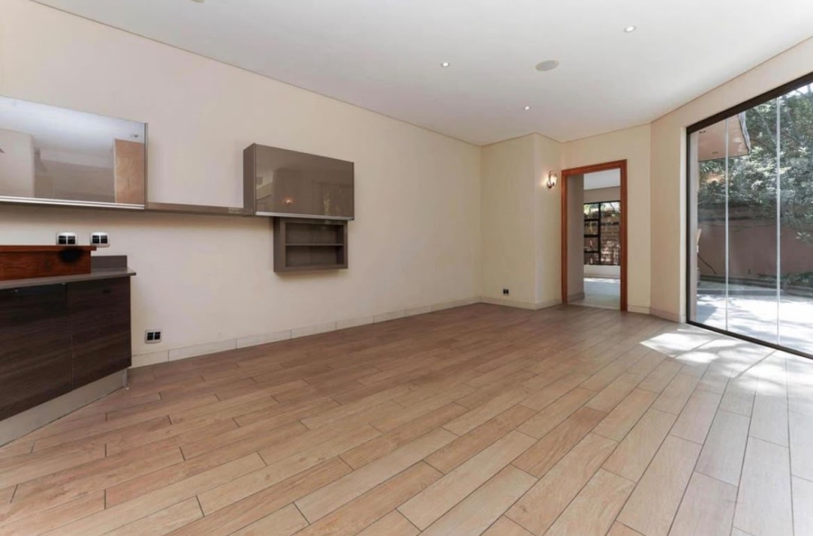 To Let 6 Bedroom Property for Rent in Atholl Gauteng