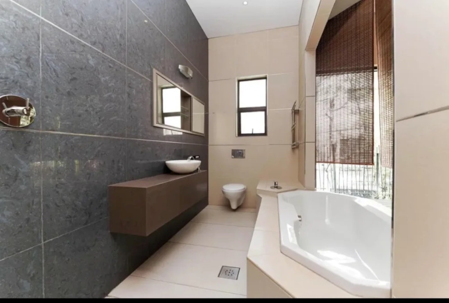 To Let 6 Bedroom Property for Rent in Atholl Gauteng