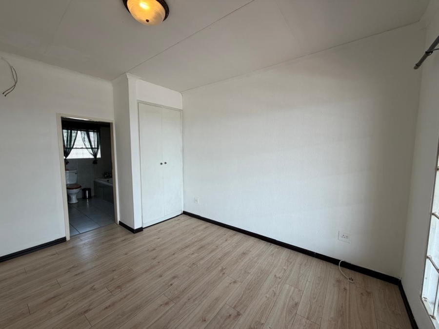 2 Bedroom Property for Sale in Sunnyrock Gauteng