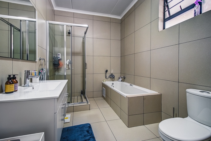 2 Bedroom Property for Sale in Lilianton Gauteng