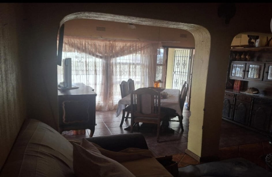 3 Bedroom Property for Sale in Mashimong Gauteng