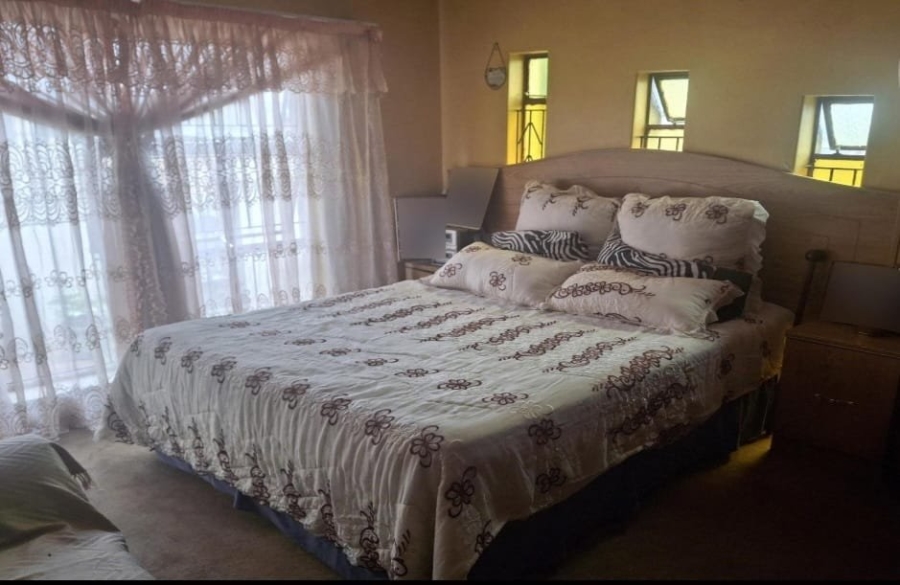 3 Bedroom Property for Sale in Mashimong Gauteng